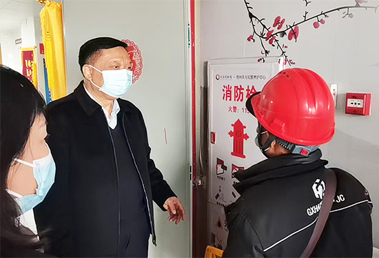 蒋海东在养老机构调研了解消防设施设备管理情况.jpg 威廉希尔(中国)官方网站